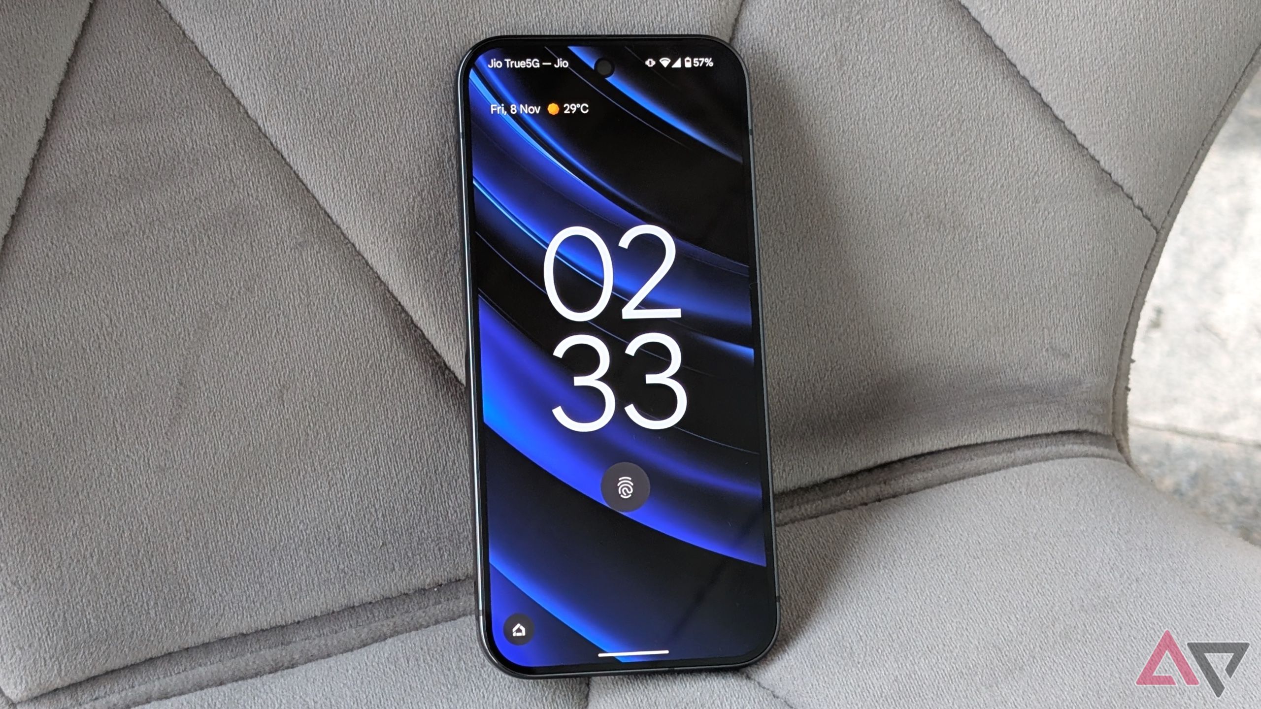 Pixel 9 Pro lock screen time shown