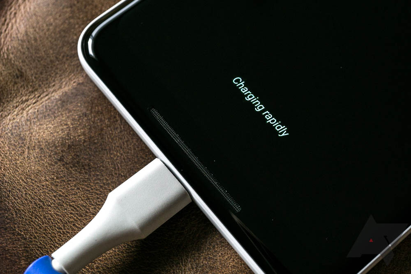 A smartphone screen with a browser open, the Android mascot, and some different browser logos around it.