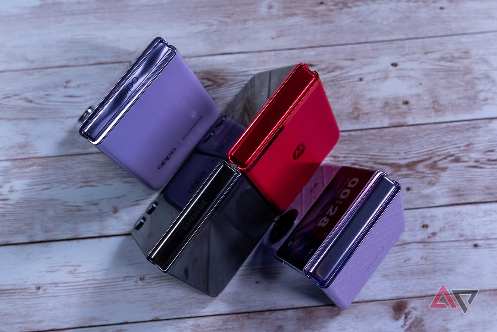 The Google Chrome logo with an arrow pointing to the Android logo on a green and yellow gradient background with white-lined spheres