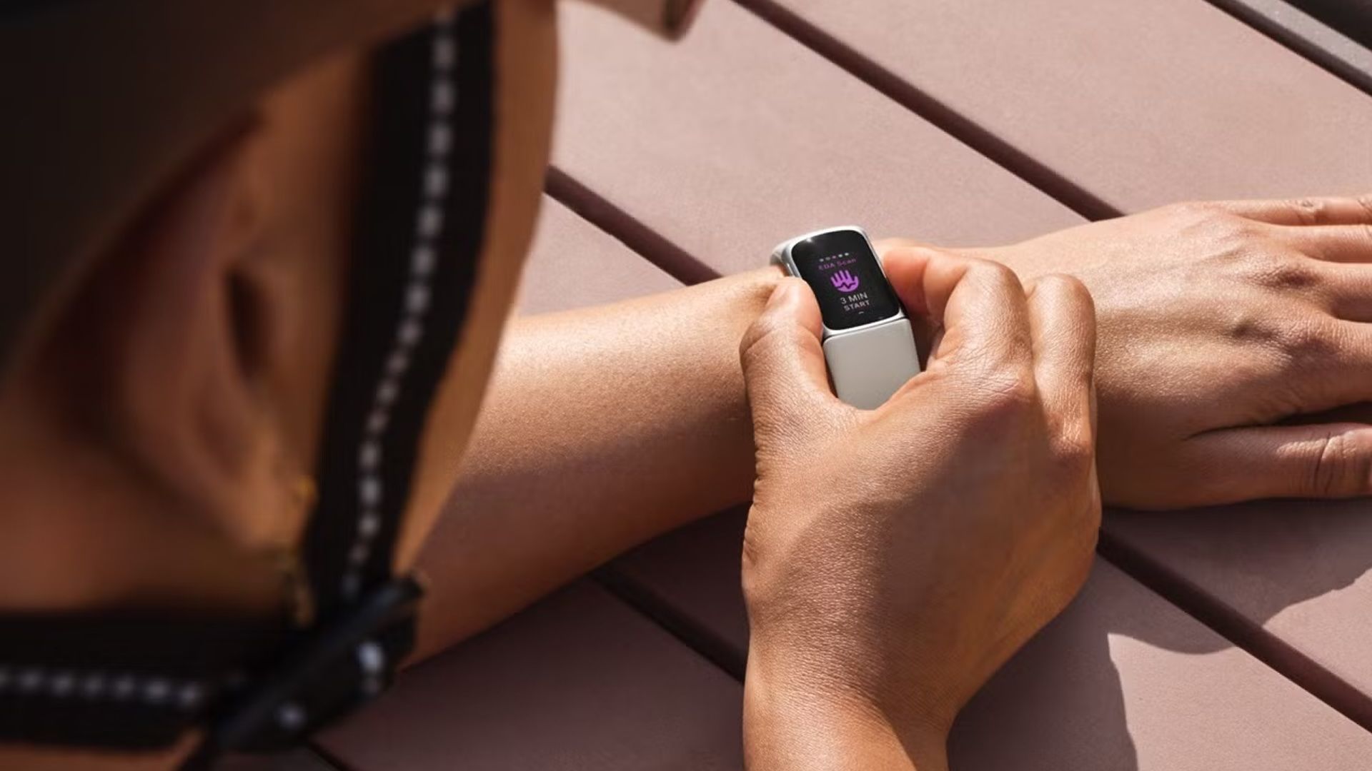 Setting the Fitbit Charge 6 for a workout while on a wrist.
