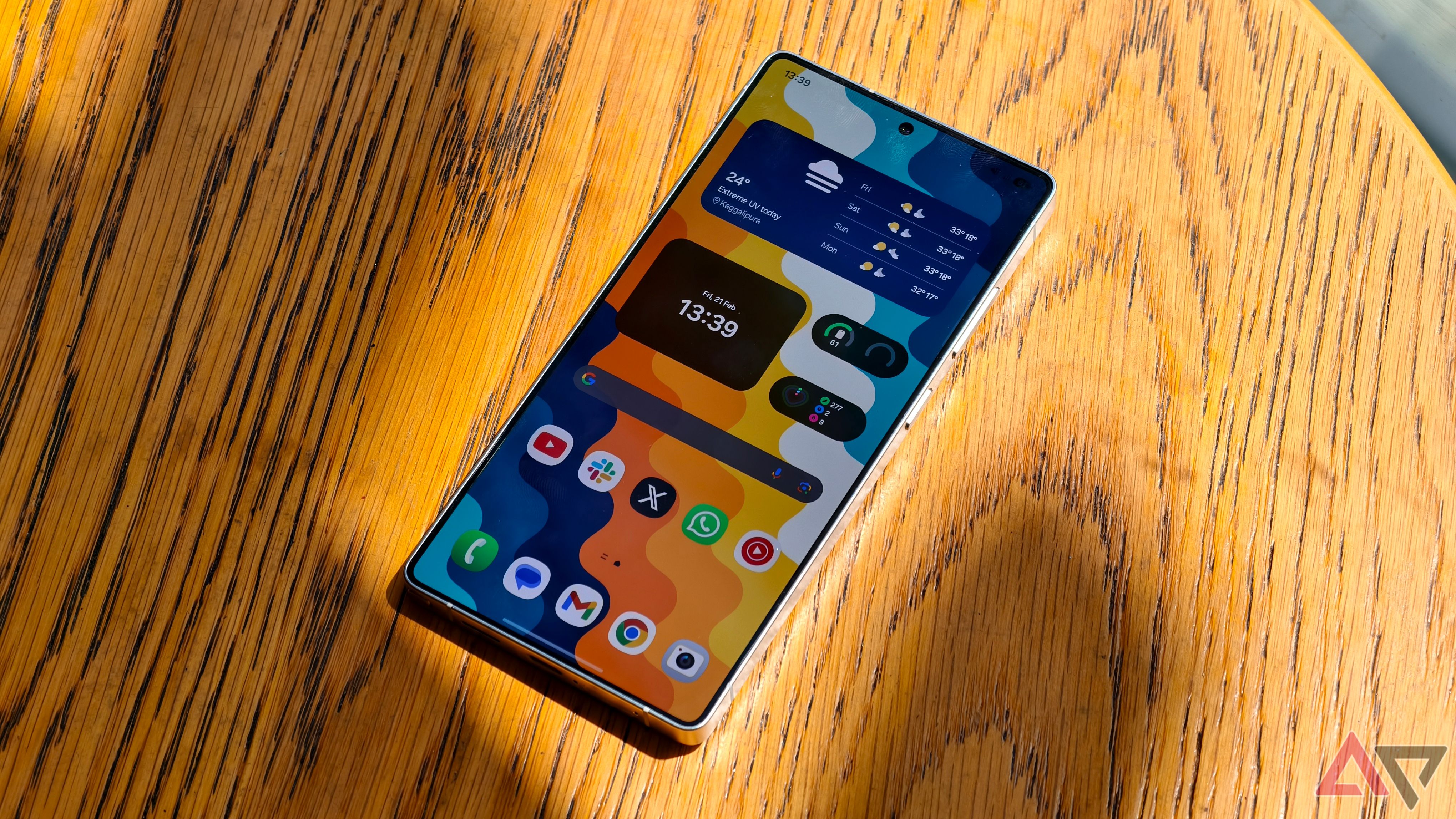 Galaxy S25 Ultra display in sunlight