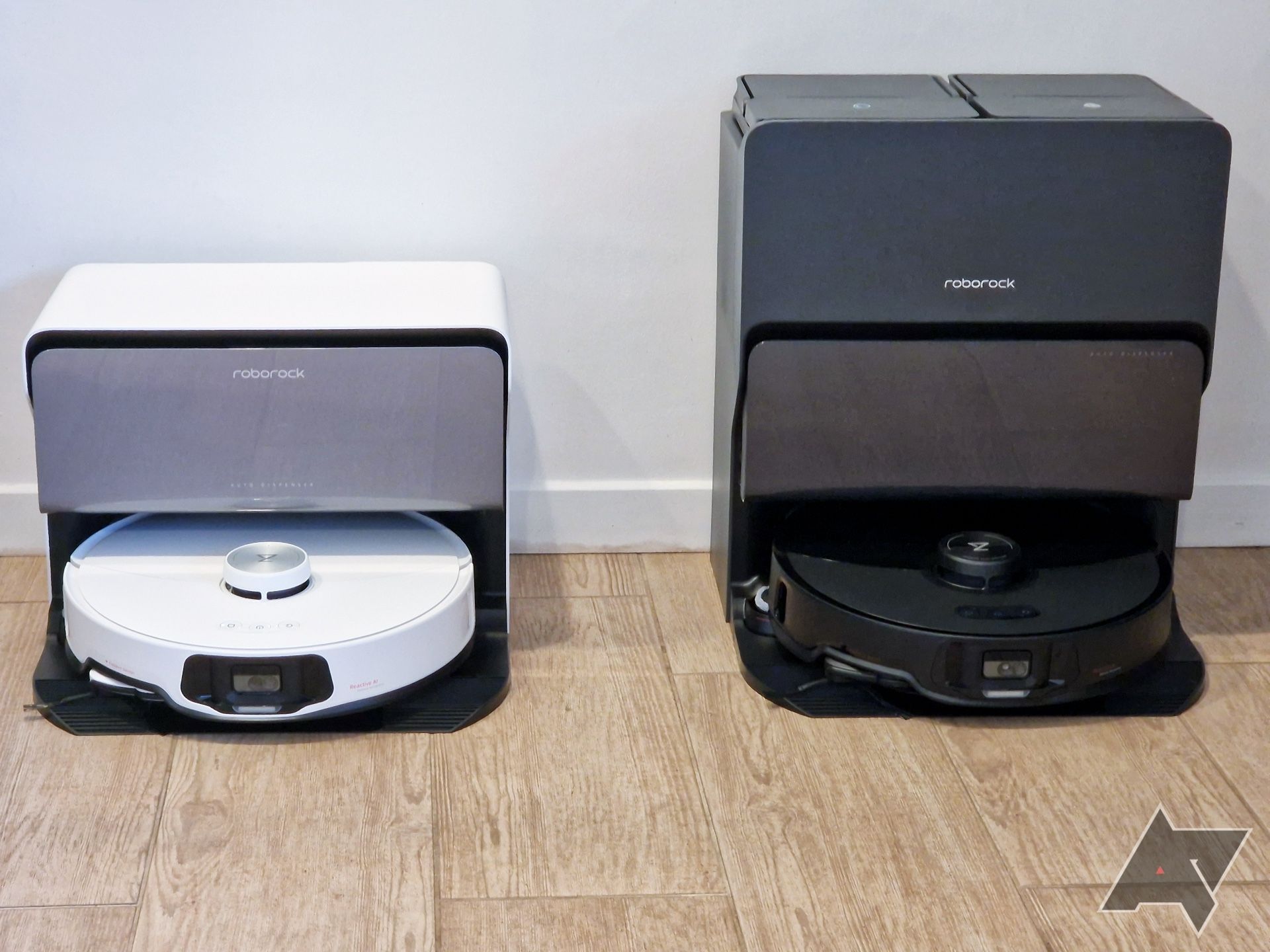 Side-by-side picture of the Roborock S8 MaxV Ultra self-refilling and draining model and tank variant