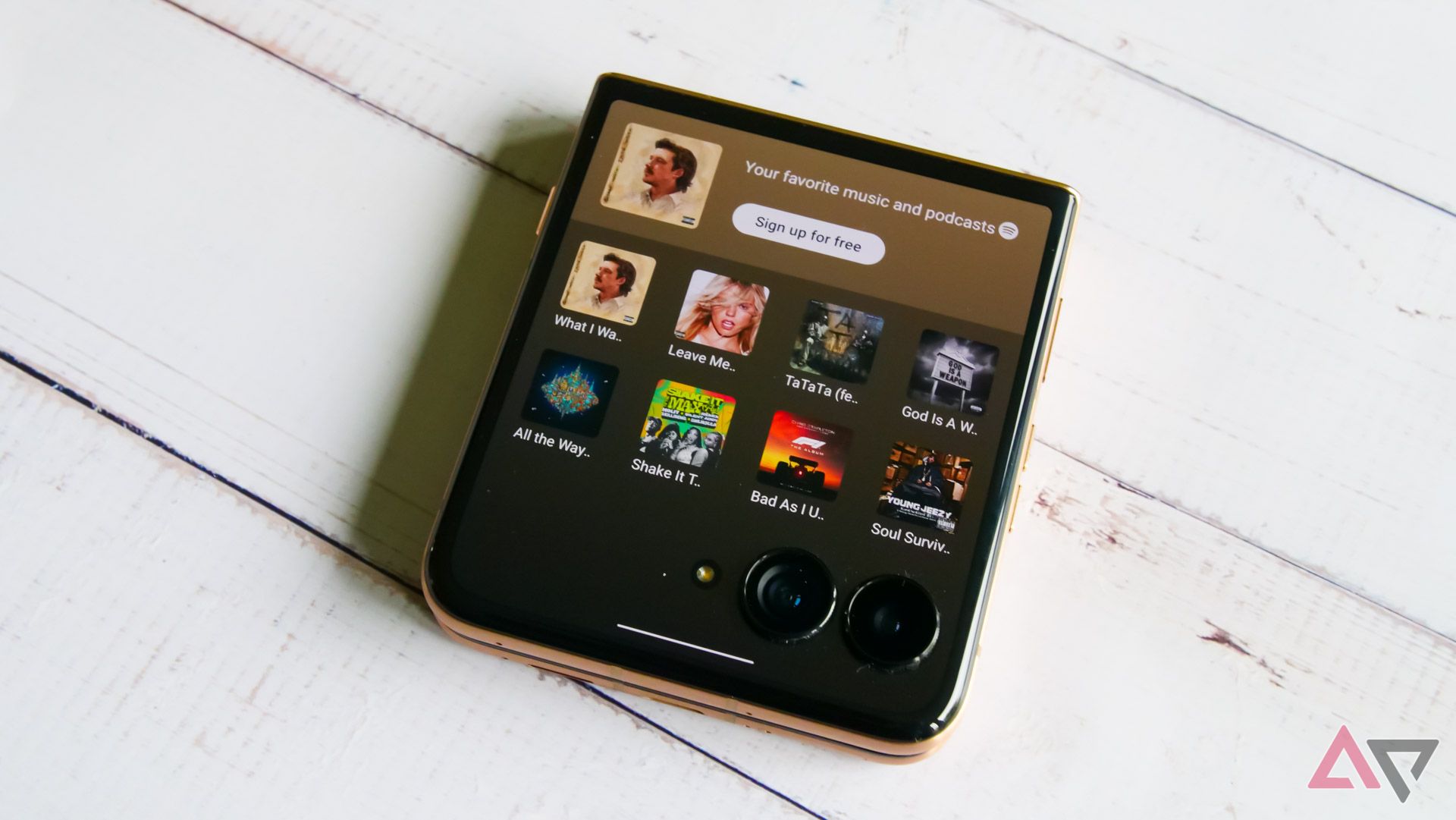 The Moto Razr Ultra's Spotify widget, showing I haven't logged in.