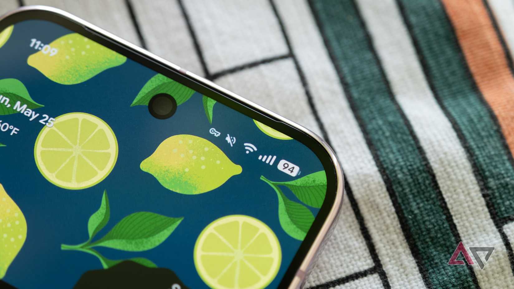 The Samsung Galaxy S25 showing a Now Brief