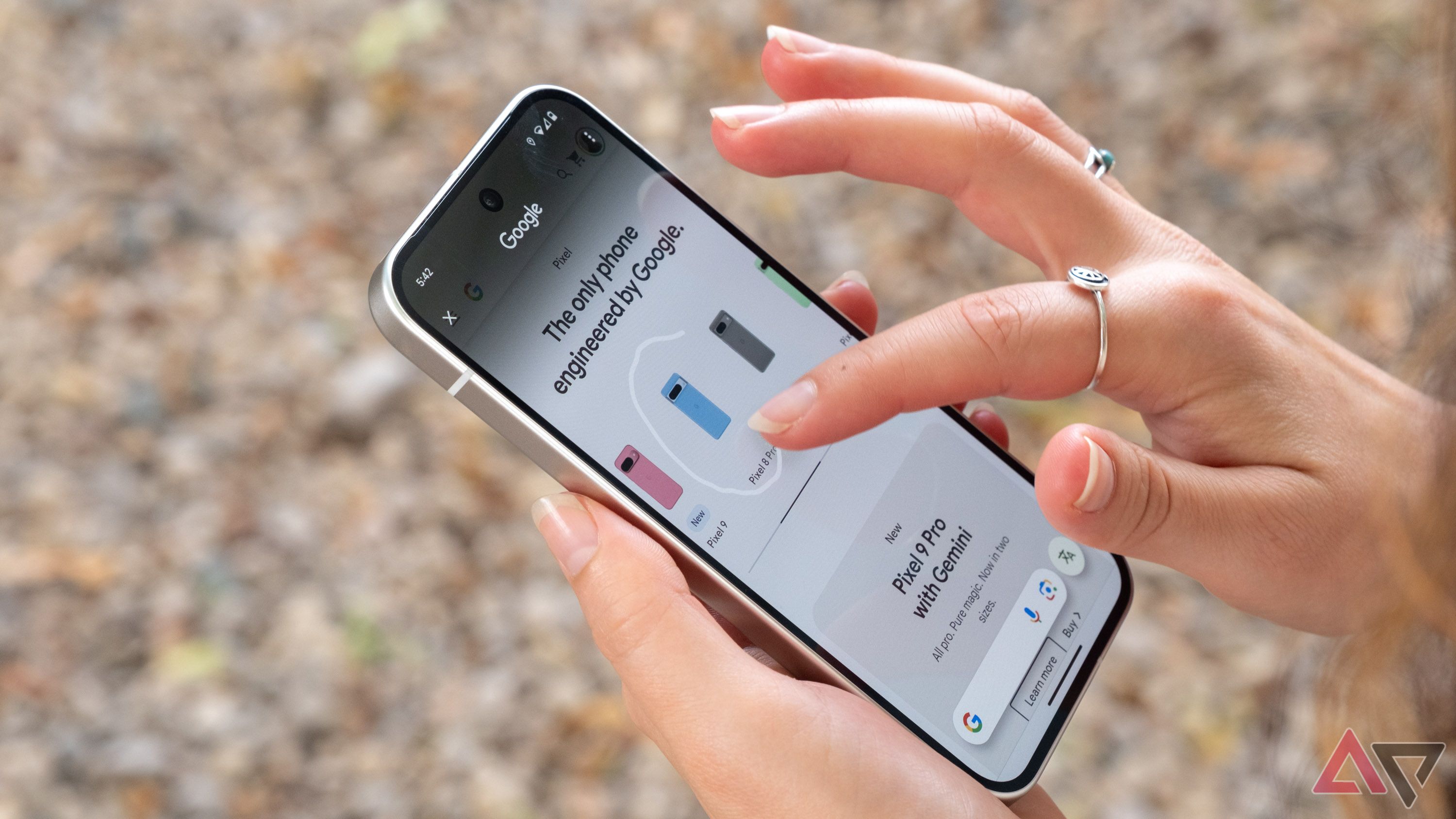 The AI key on the Moto Razr ultra.