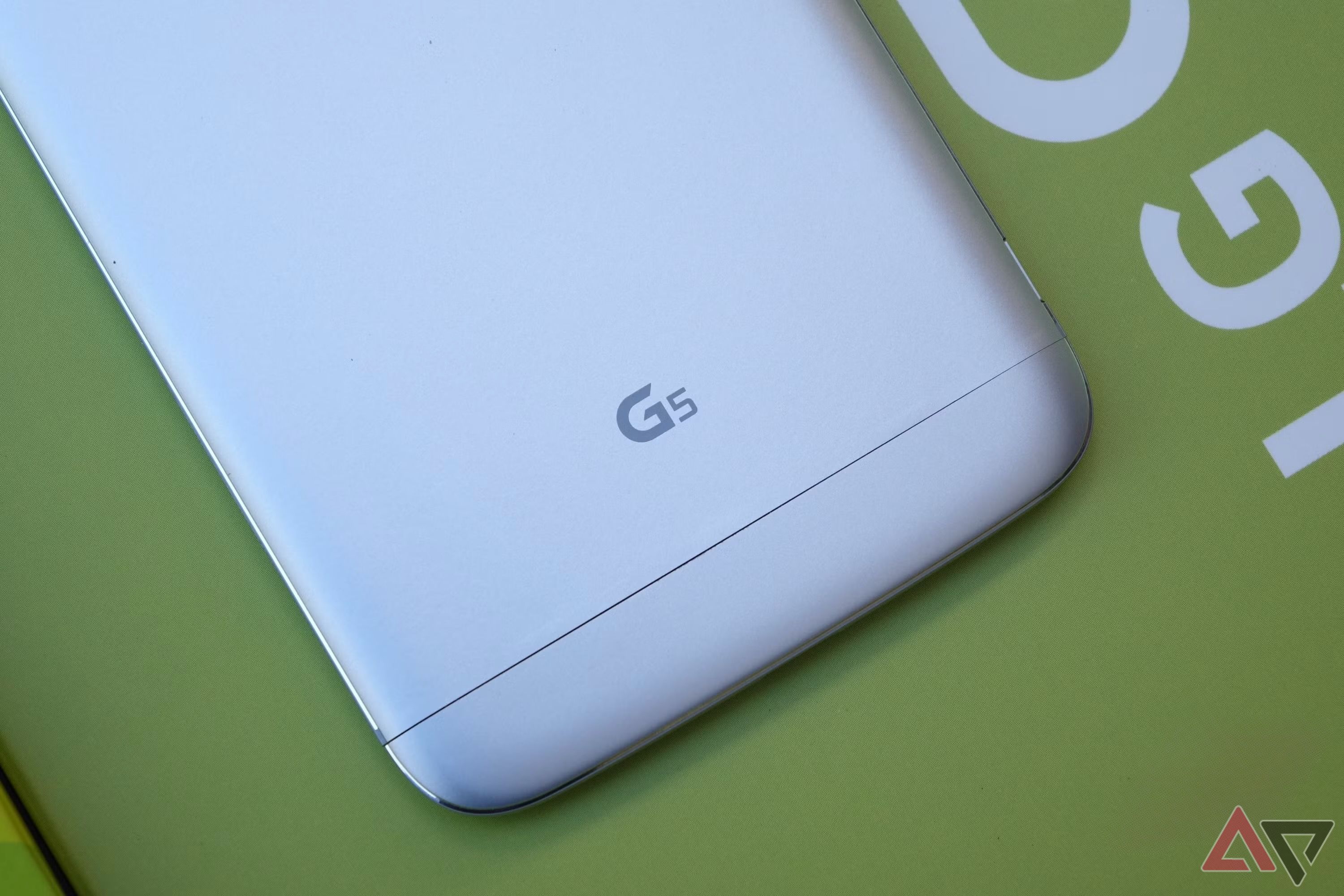 LG G5 lying face down on its box