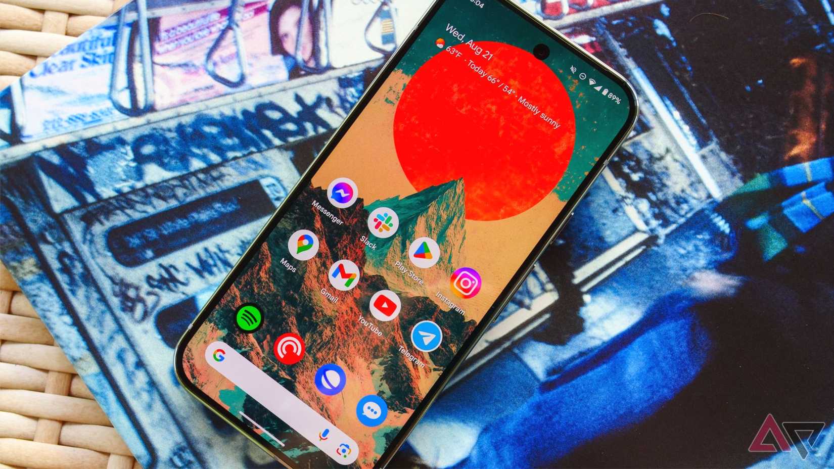 Apps panel on the external screen of the Motorola Razr 2025