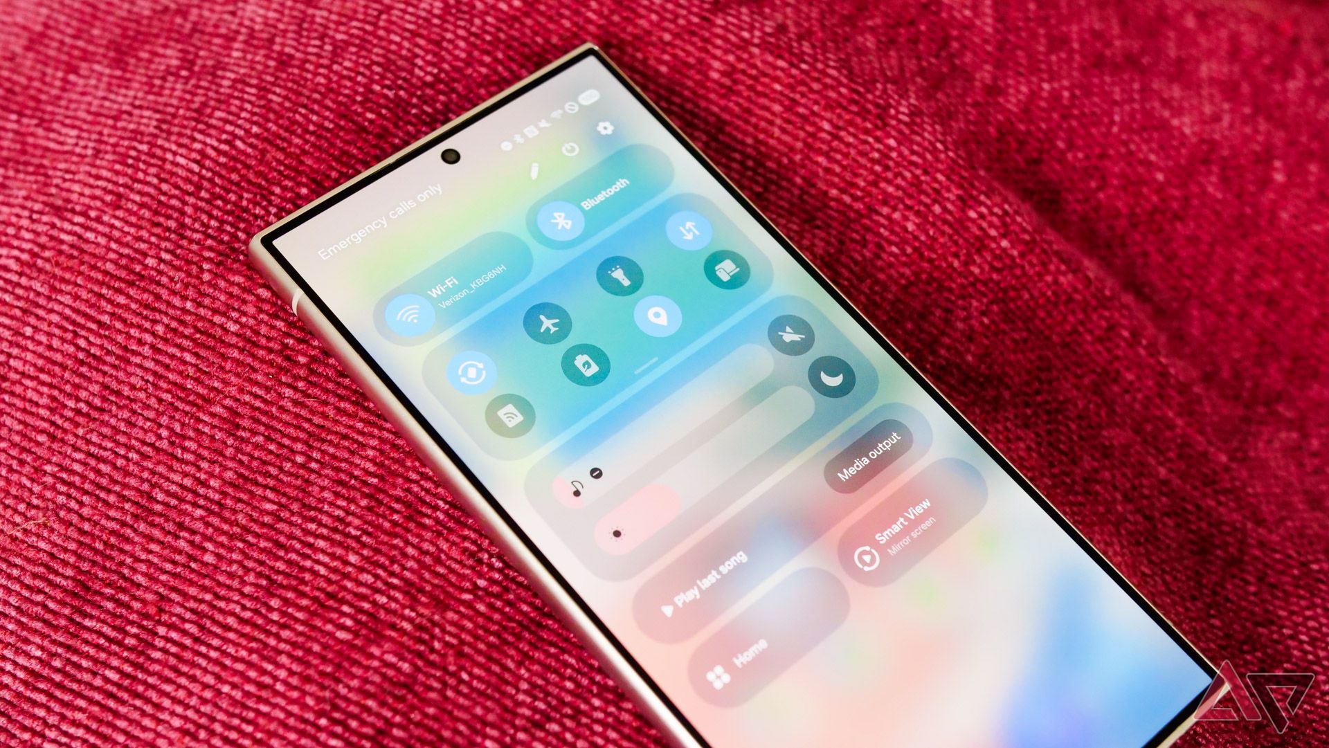 The quick settings menu in One UI 7 on a Galaxy S24 Ultra.