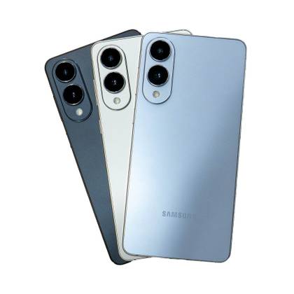 Two Galaxy Z Flip 7 models shown in a render against a white background.