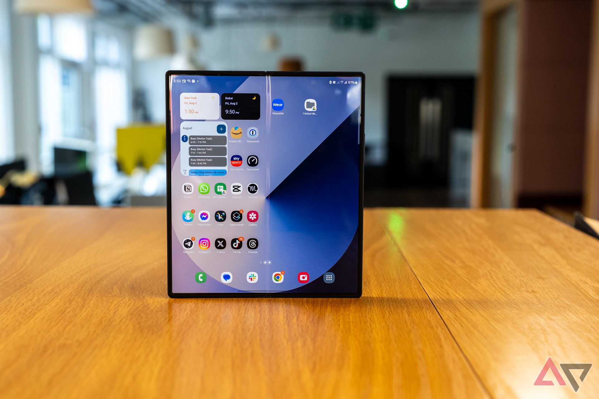 Z Fold 6 front display