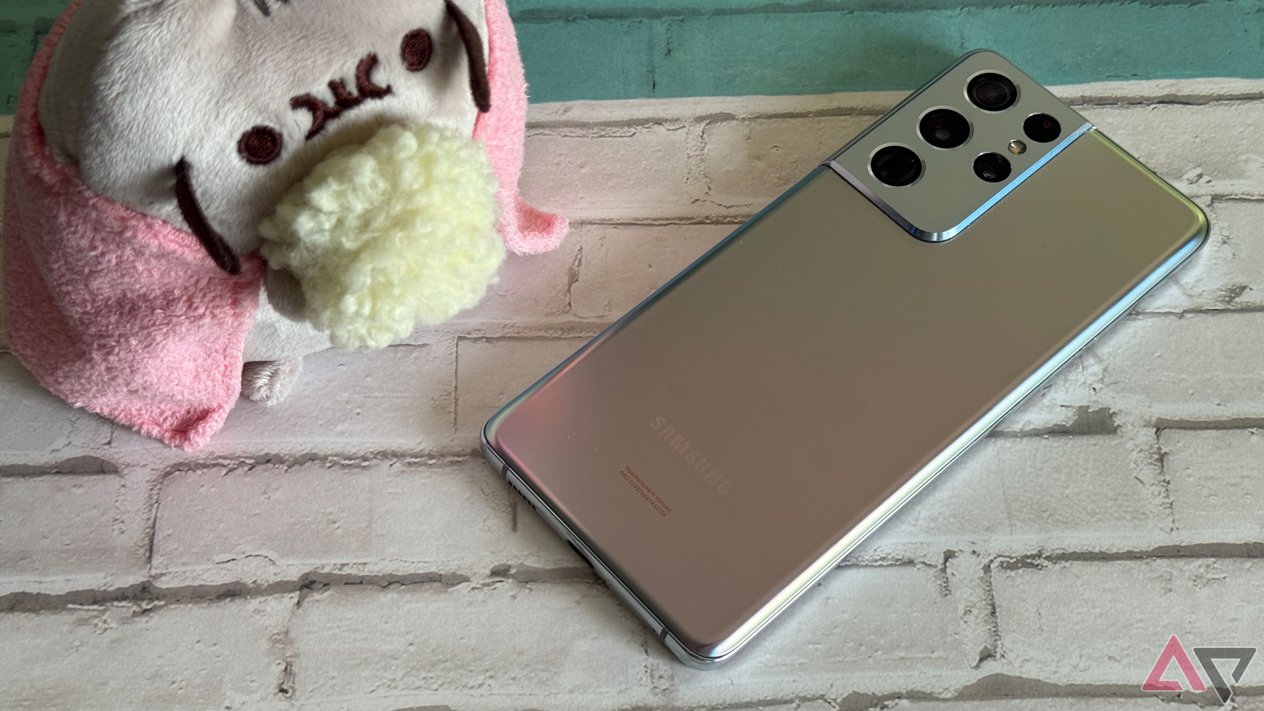 Samsung Galaxy S21 Ultra sitting next to Pusheen