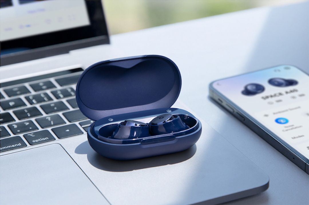 anker-soundcore-space-a40-lifestyle-2