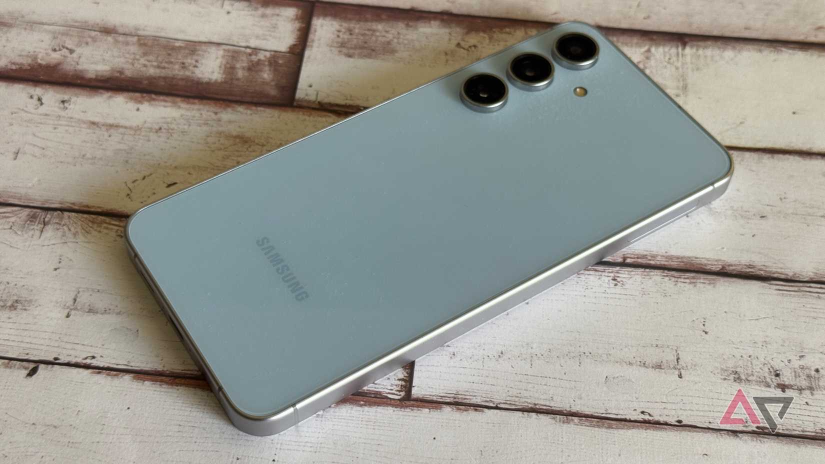 A Google Pixel 3 and a Pixel 6 displaying the At a Glance widget