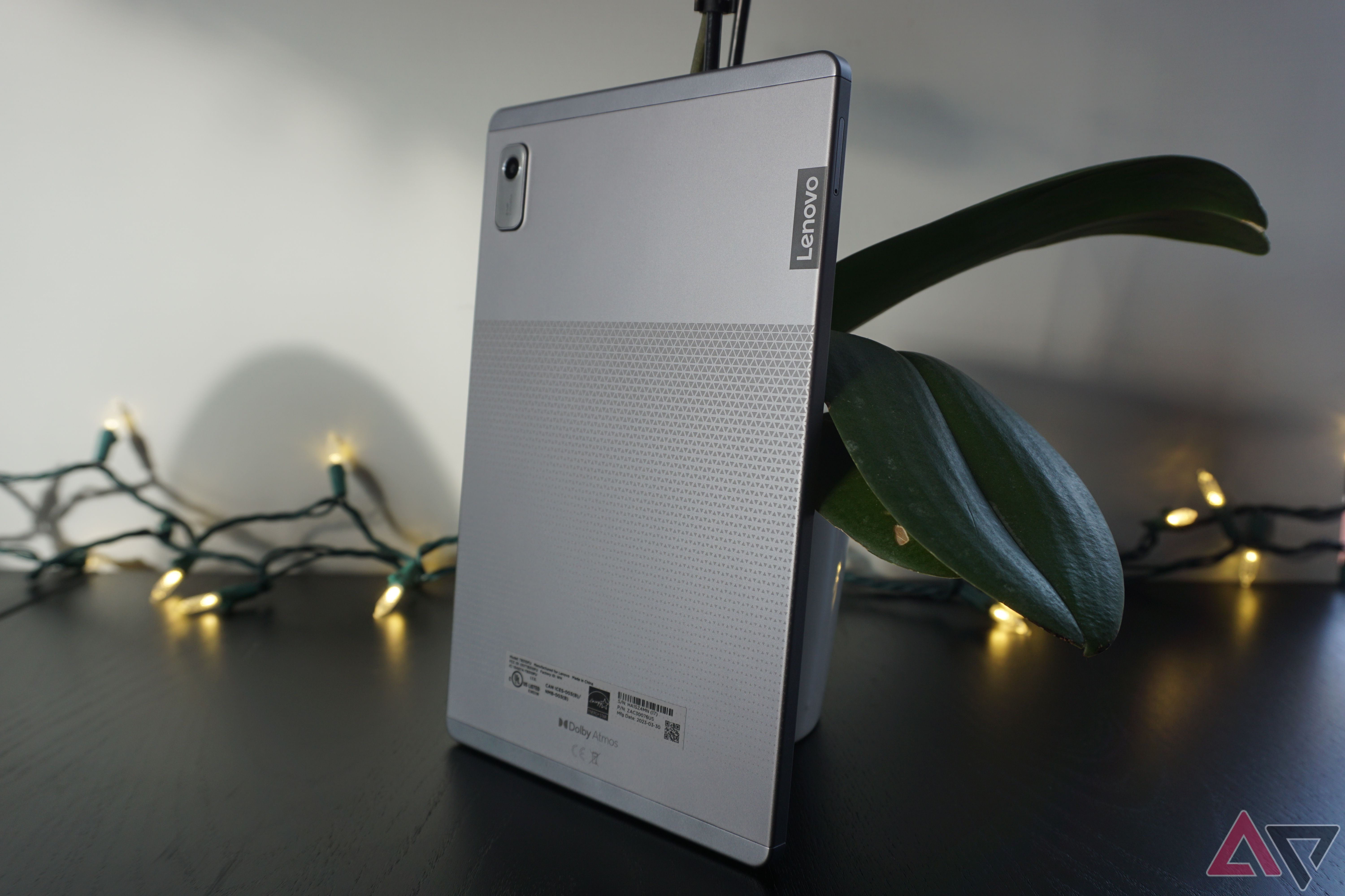 lenovo tab m9 side/back view shot