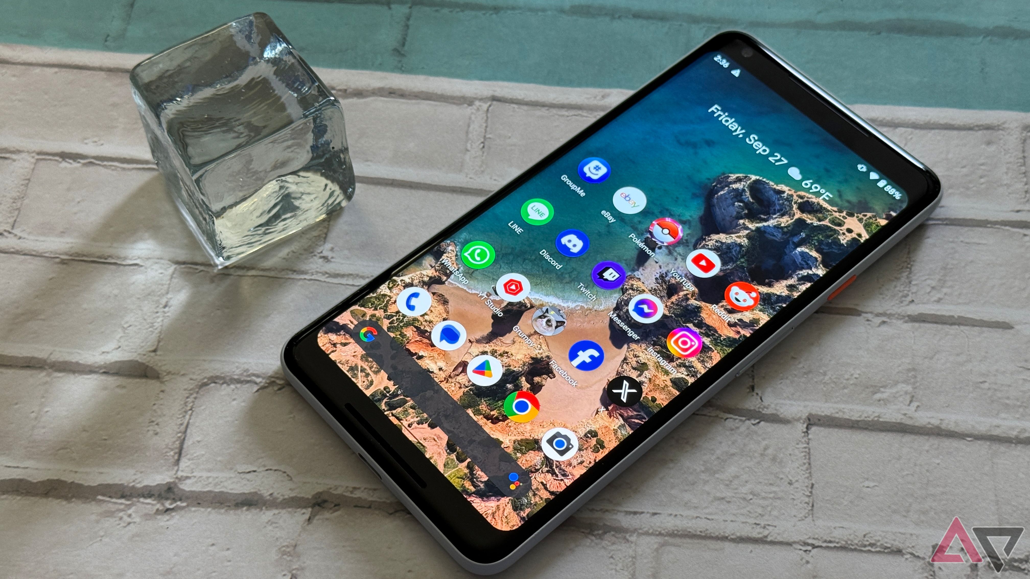 Home screen of the Pixel 2 XL in 2024