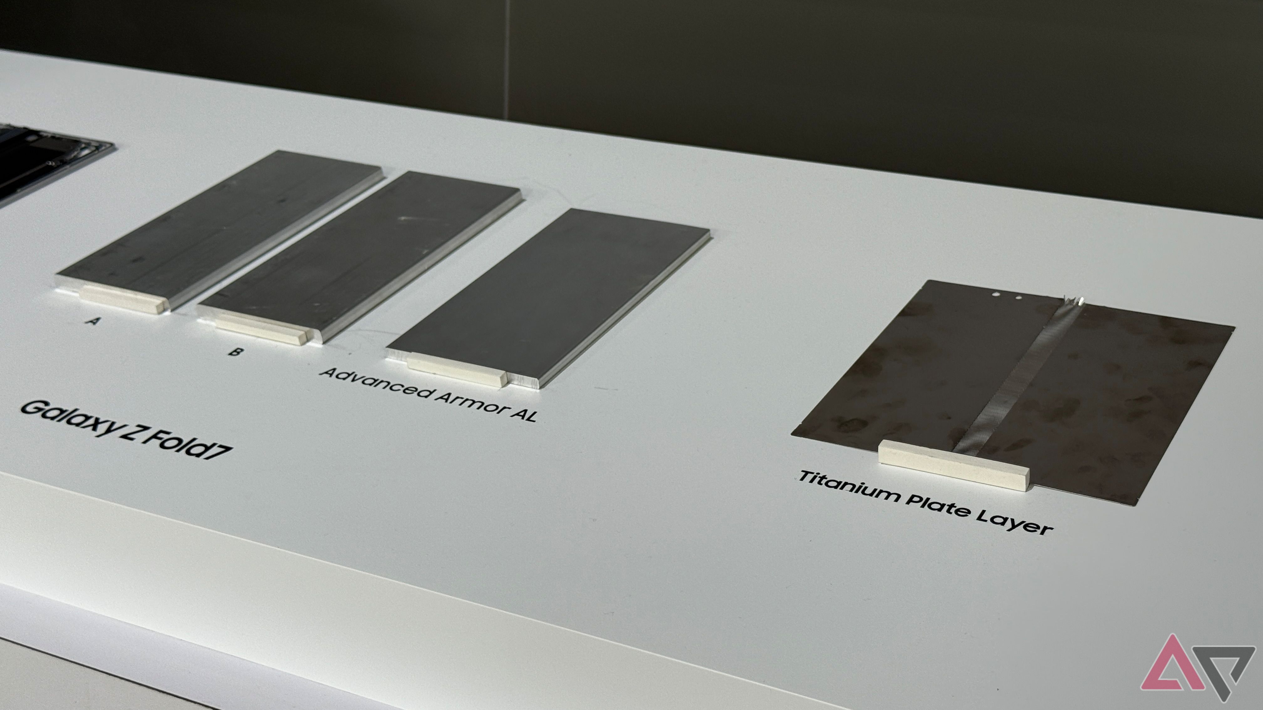 OnePlus Pad.3 displaying app icons